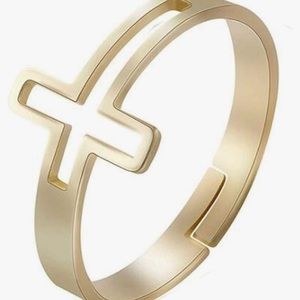 NWT Adjustable cross ring